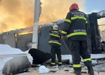 Incêndio Devastador em Cuiabá: Shopping Popular em Chamas!